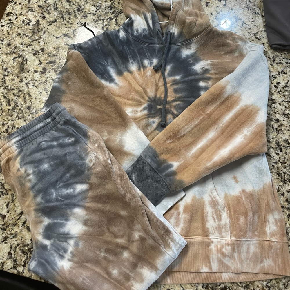 Aritzia TNA tie dye sweatsuit